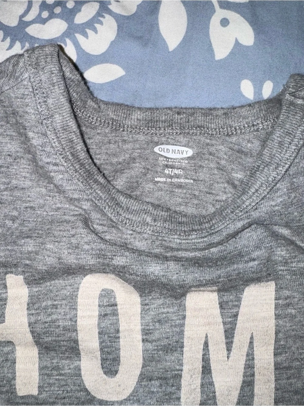 Old Navy Gray Tee with Cream 